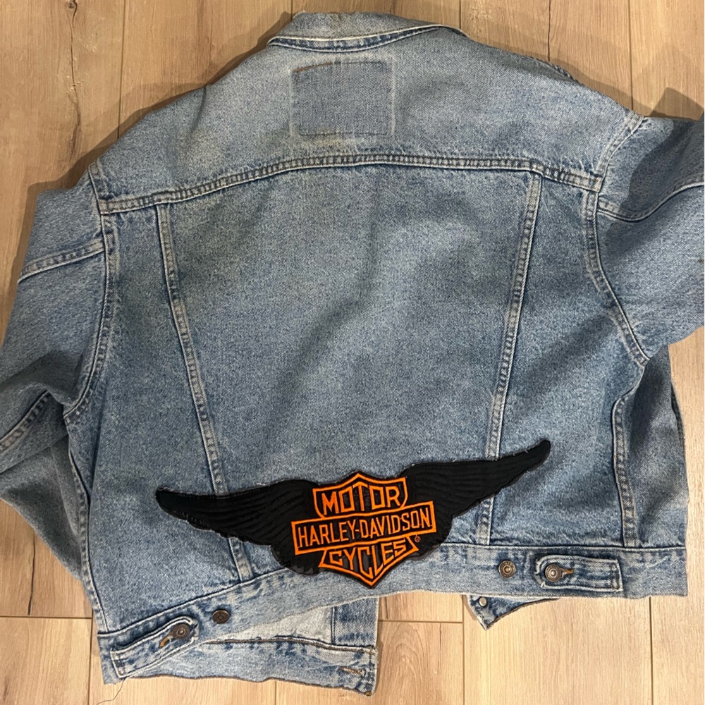 Levi's Light Blue Denim Jacket - Women's Classic Trucker (Reposh) - Picture 3 of 3